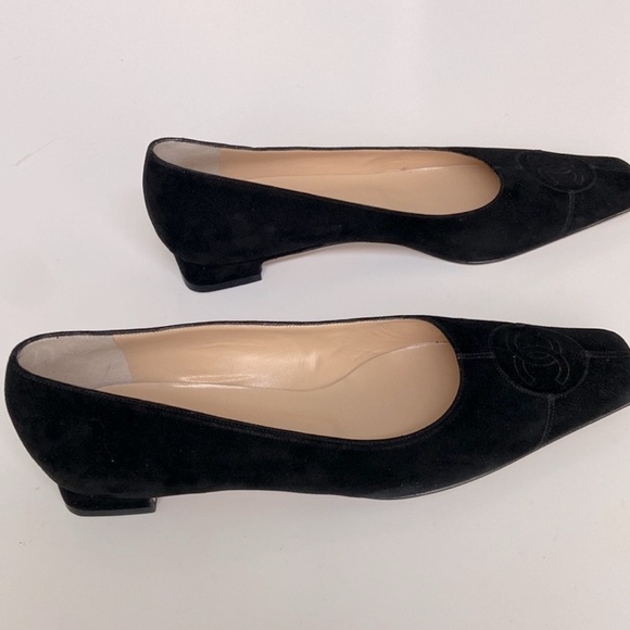 CHANEL Classic Black Suede Flats - Picture 5 of 6